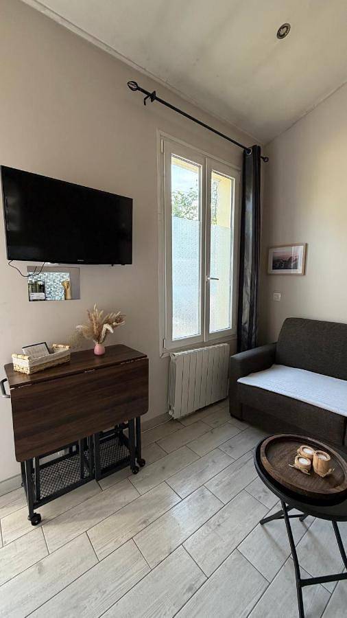 Mini studio et espace extérieur in Méry-sur-Oise, Val-d'Oise