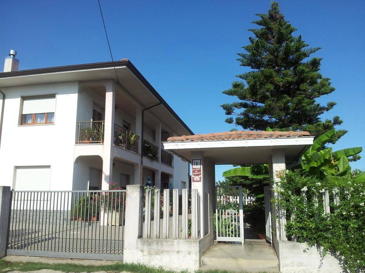 Double Room with Private Bathroom in Provincia di Teramo