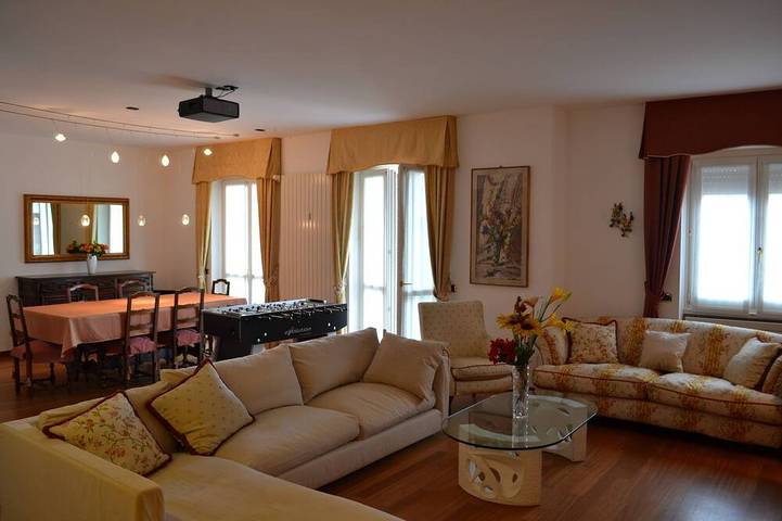 Vacation rental for 8 people, with hot tub and yard in Milan
