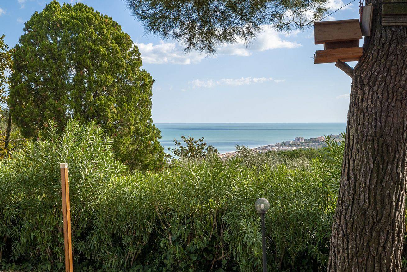 Appartement entier, N269 - Numana, single four-room villa with garden in Riviera del Conero