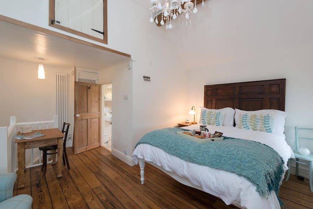 Charming, Stylish And Fabulously Comfortable 250 Year Old Cottage in Wirksworth, Derbyshire