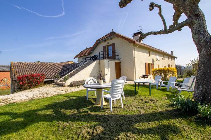 Gîte pour 8 personnes, avec jardin, animaux acceptés en Dordogne
