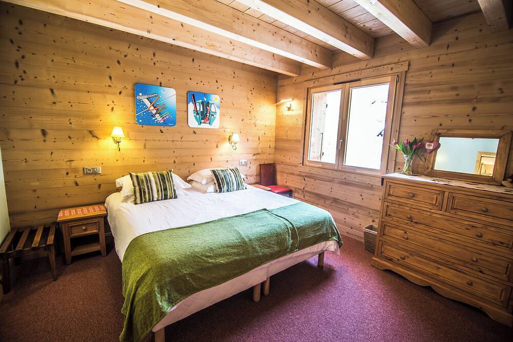 5 minutes to gondola, spectacular valley views, hot tub, Samoens/Verchaix in Verchaix, Bonneville region
