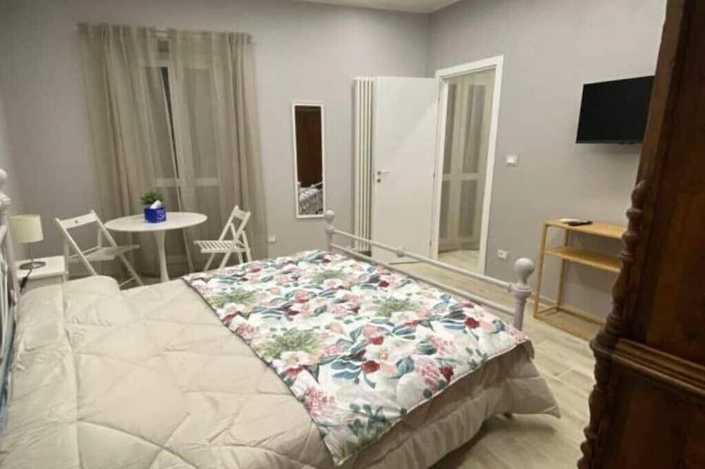 Apartamento entero, The House in the Alley Room 3 in Casale Monferrato (Town), Casale Monferrato