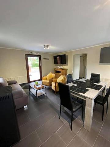 Gîte pour 4 personnes, avec jardin dans Aye