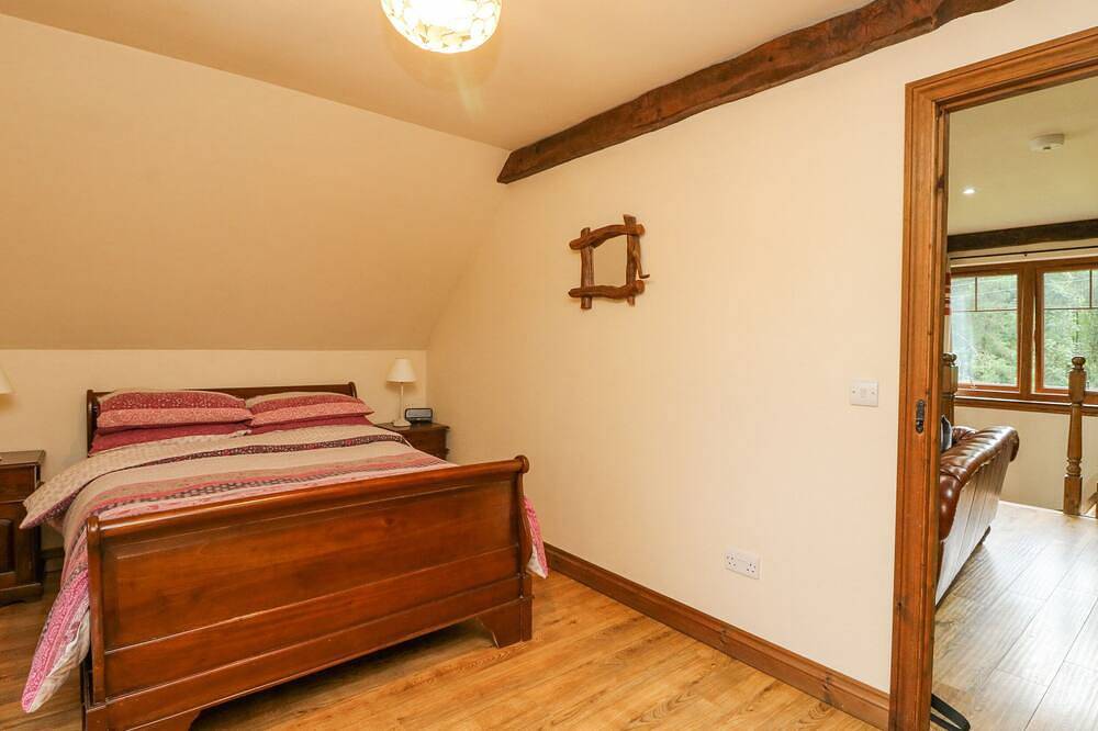 Glenmhor Apartment, character holiday cottage in Fort William in Nevis Range, Fort William