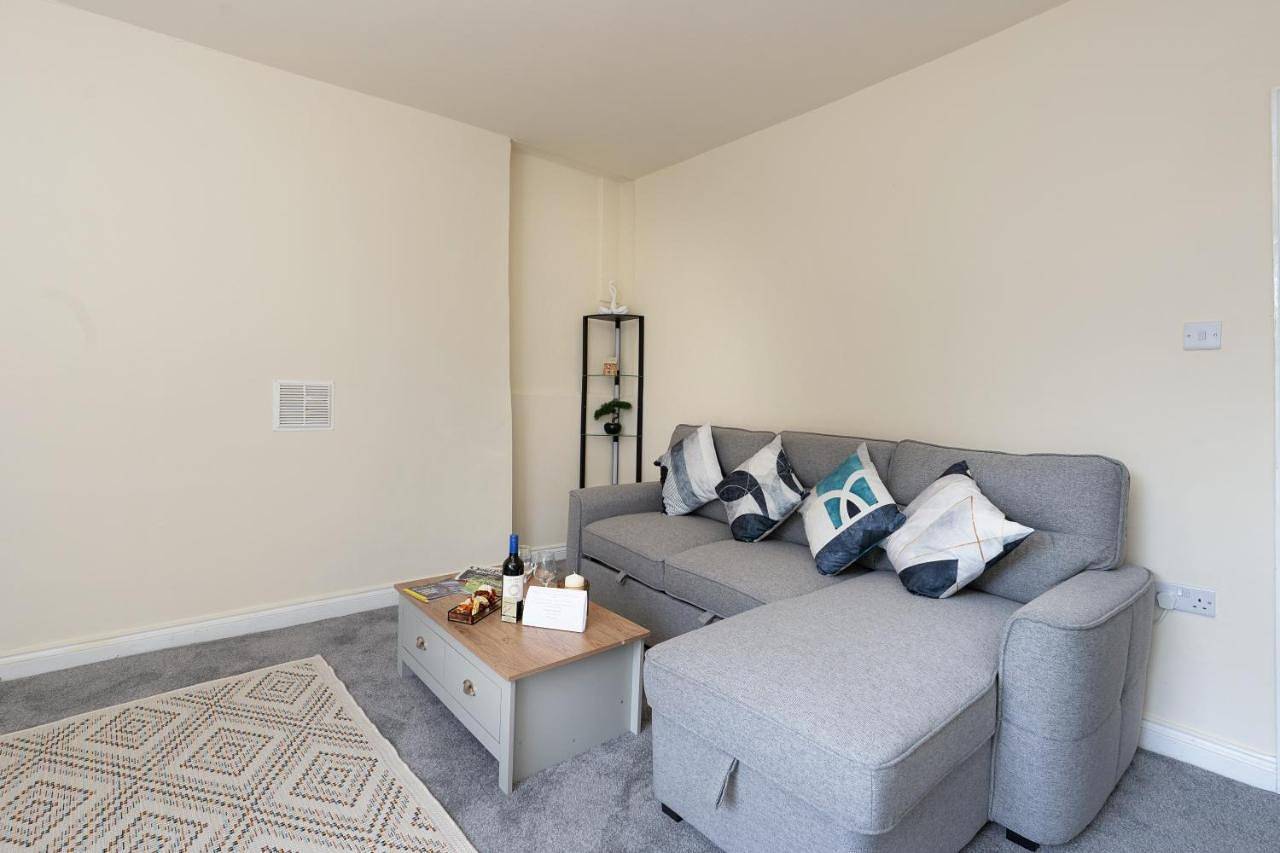 Entire apartment, Two-Bedroom Apartment in Winchester, South Downs