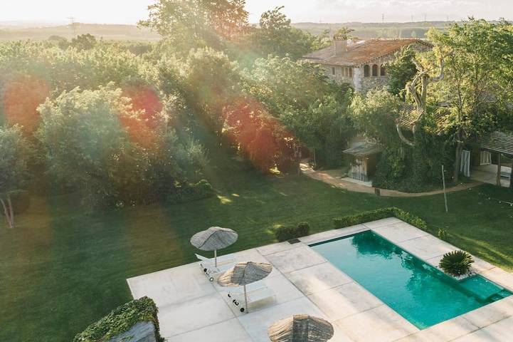 Gîte pour 22 personnes, avec jacuzzi ainsi que jardin et piscine