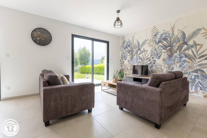 Gîte pour 6 personnes, avec jardin à Saint-Sauves-d'Auvergne - 2