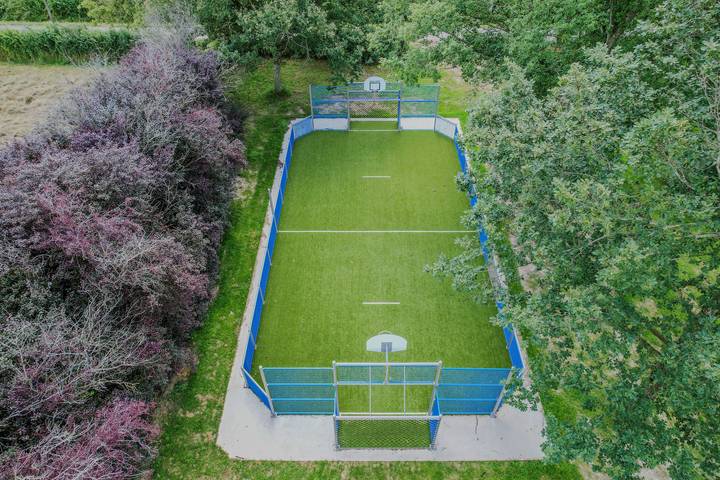 Villa pour 30 personnes, avec jardin ainsi que terrasse et piscine, animaux acceptés en Auvergne - 4