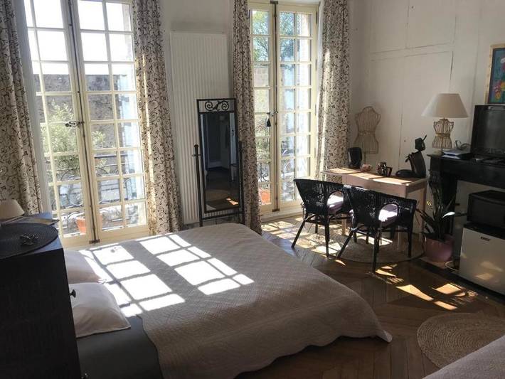 Chambre d’hôte pour 2 personnes, avec Balcon ainsi que Terrasse et Vue à Rochefort-en-Yvelines