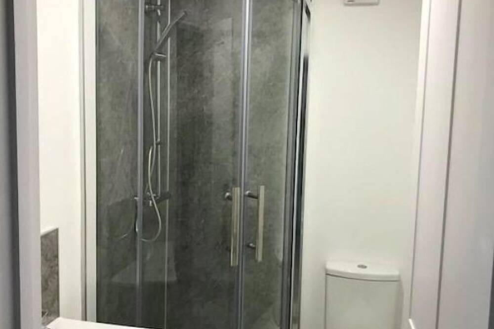 Habitacion Doble-Confortable-Baño privado con ducha-(Small Double bed) in Oxford, Oxfordshire
