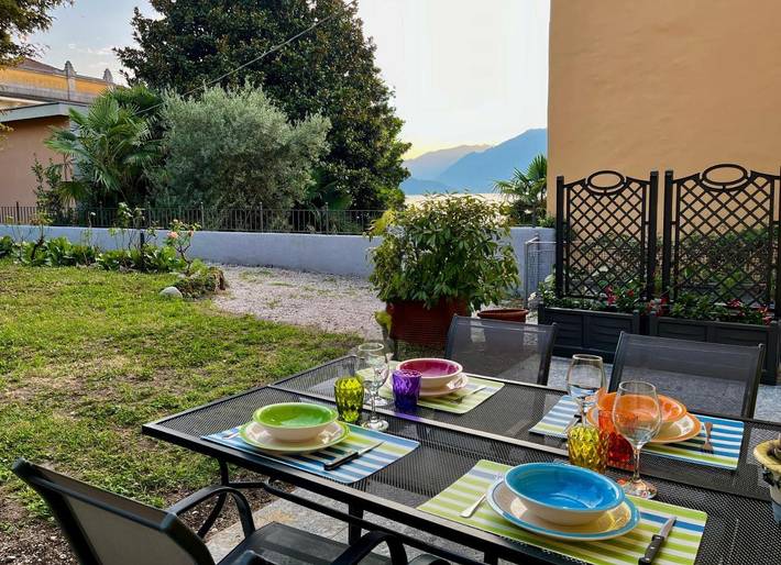 Ferienhaus für 5 Personen, mit Terrasse und Garten sowie Seeblick und Ausblick