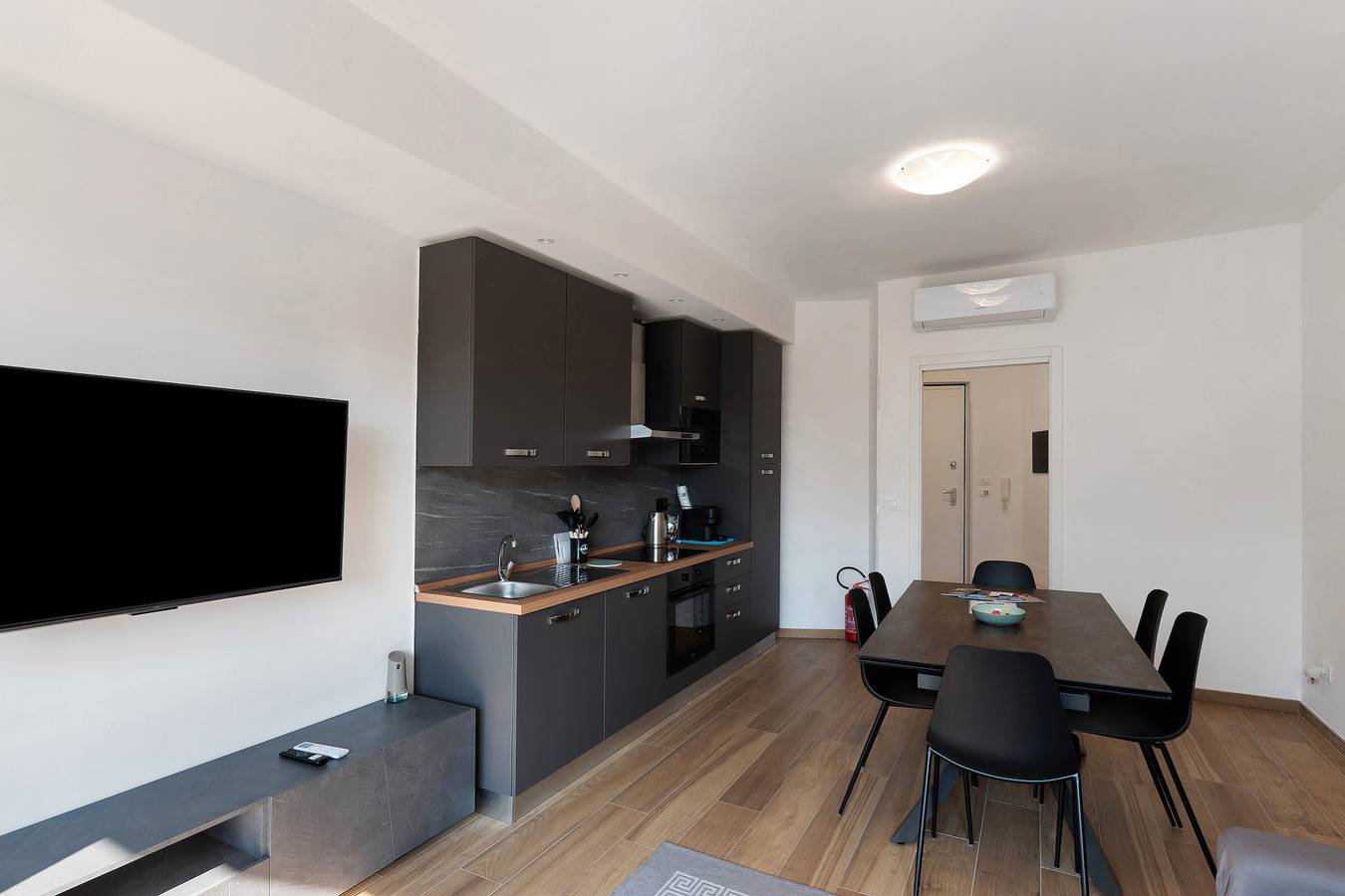 Entire apartment, Apartment 'La Pergola Blu' with Sea View, Wi-Fi and Air Conditioning in Alassio, Riviera di Ponente