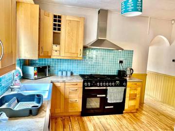 Holiday Rental for 8 People in Thorpe Park, Surrey, Photo 3