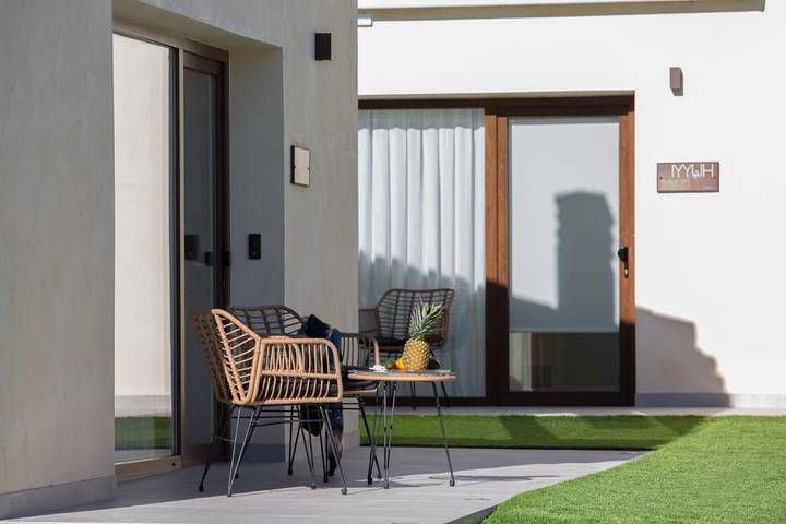 Casa rural con piscina para 3 personas, con piscina además de vistas y jardín en Castilla-La Mancha - 2