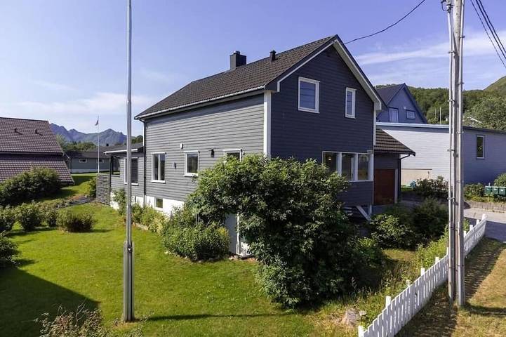 Ferienhaus für 6 Personen, mit Balkon und Garten sowie Whirlpool, mit Haustier in Vesterålen