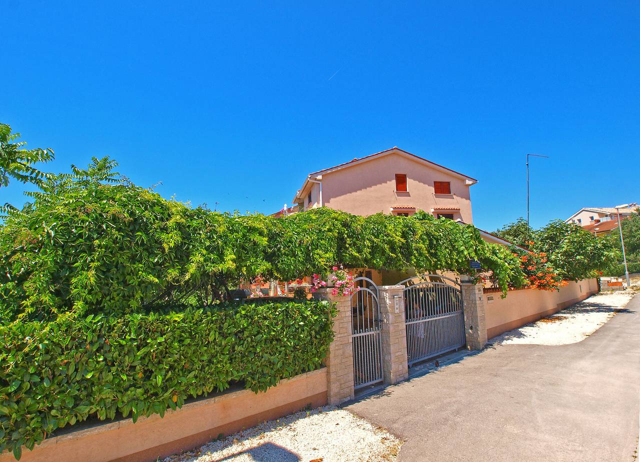 Ganze Wohnung, Ferienwohnung für 3 Personen mit Terrasse in Fazana, Südküste Istrien