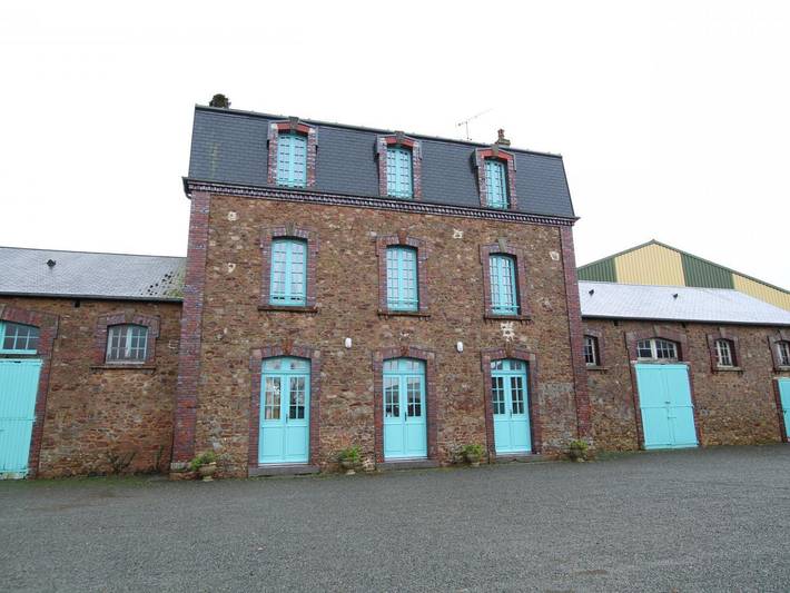 Gîte pour 11 personnes, avec jardin, animaux acceptés