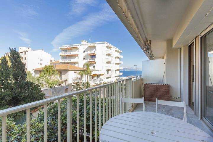 Appartement de vacances pour 3 personnes, avec piscine et terrasse, adapté aux familles