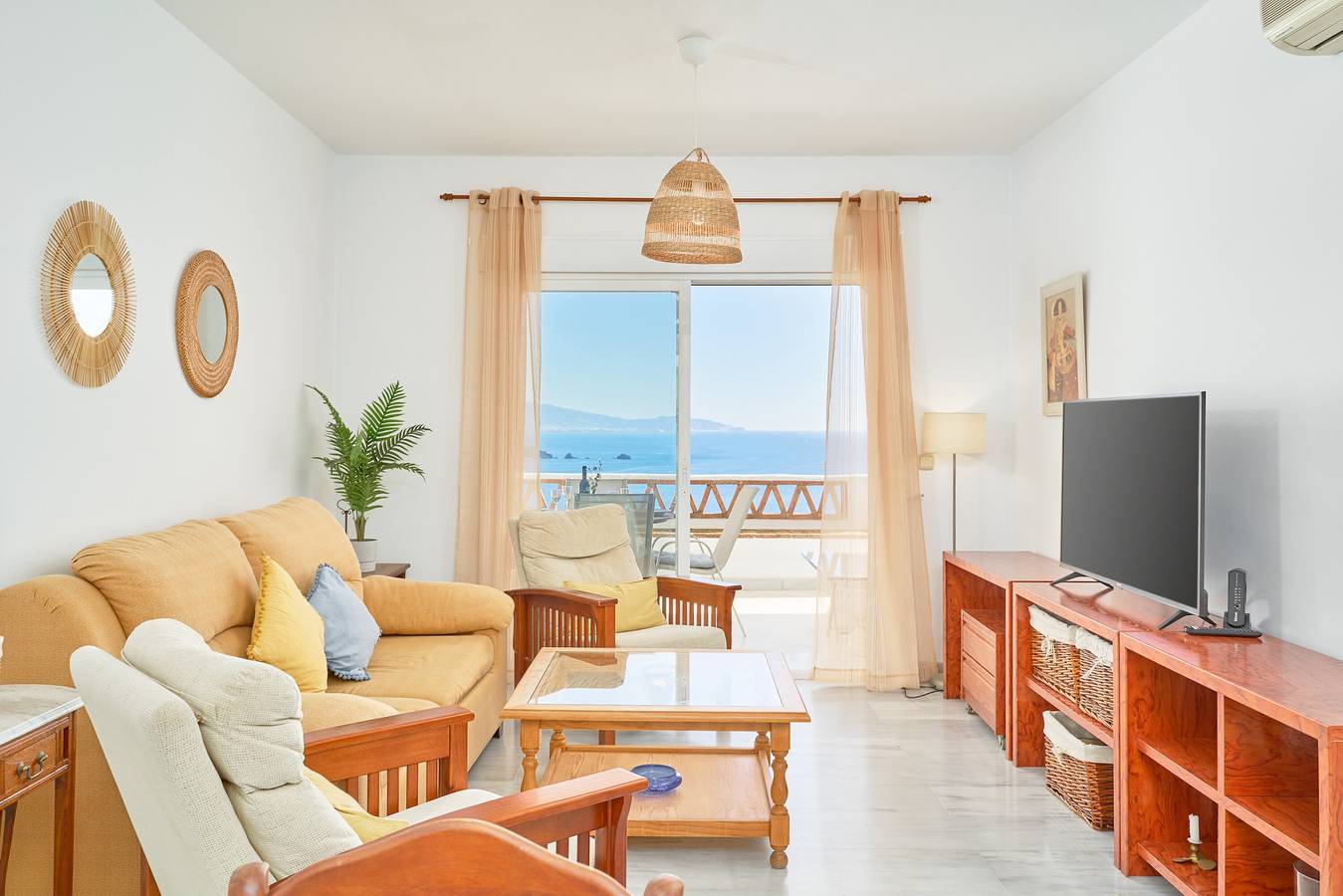 Ganze Wohnung, Apartment „Vistas Al Mar - La Herradura“ mit Meerblick, Wlan und Klimaanlage in La Herradura, Almuñecar