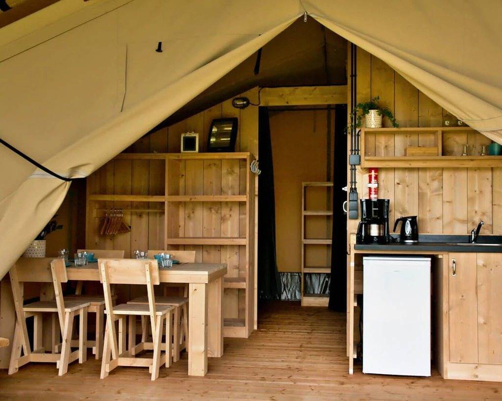 Zecamping 2 étoiles pataugeoire piscine dog friendly chalet 38m2 in Fenouillet, Parc naturel régional Corbières-Fenouillèdes