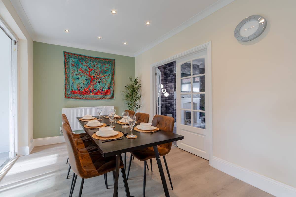Perfect Booking | 3 Bed Home with Free Parking in Brístol, Sudoeste de Inglaterra