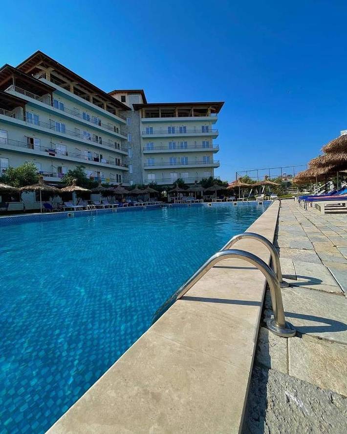 Hotel für 2 Personen, mit Terrasse und Pool sowie Garten und Ausblick in Albanien