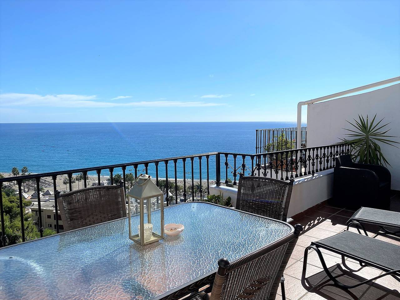 Entire apartment, Capistrano Playa 403 in Playa de Burriana, Nerja