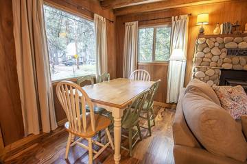 Log Cabin for 6 Guests in McCall, Payette Lake, Picture 2