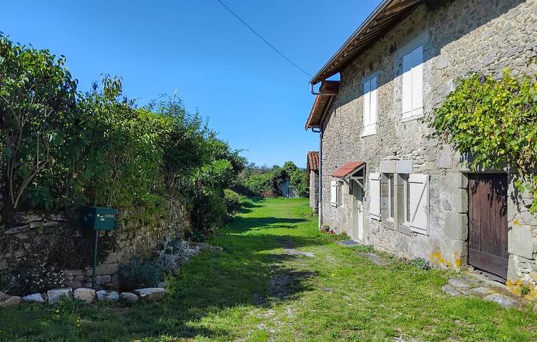 Location de vacances pour 8 personnes, avec Jardin à Royères