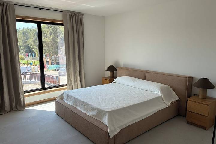 House with garden, pool and barbecue in front of golf and forest, minutes from the beach. in el Catllar, Costa Dorada