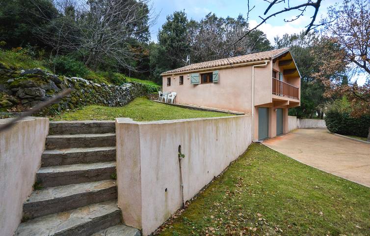 Location de vacances pour 6 personnes, avec terrasse et jardin à Oletta - 4