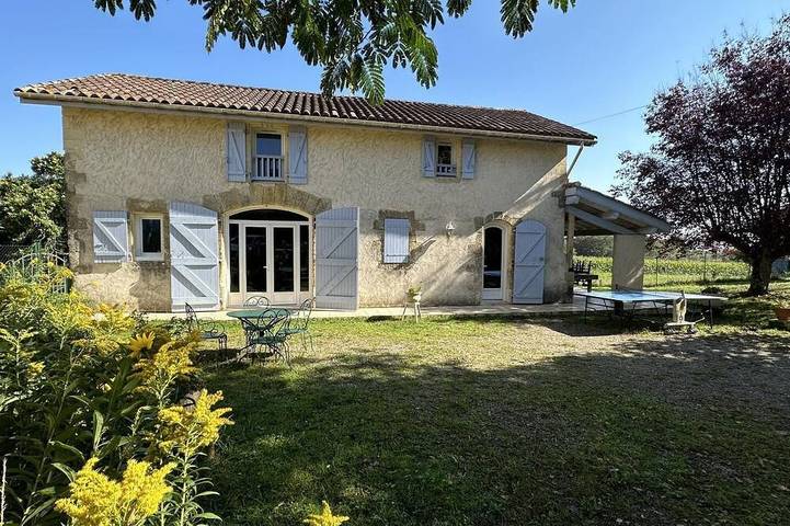 Gîte pour 6 personnes, avec jardin, animaux acceptés à Larbey