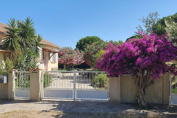 Location de vacances pour 4 personnes, avec Jacuzzi ainsi que Terrasse et Jardin dans Plage d'Alistro