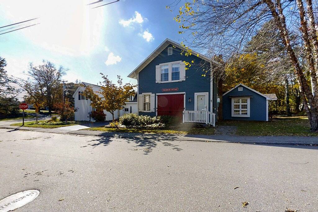 Historical New England home, outdoor shower , Dog-friendly in Boothbay Harbor, Lincoln County (Maine)