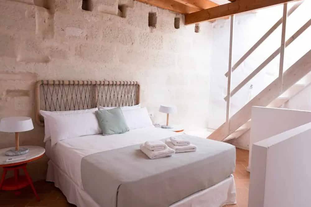Entire apartment, Apartment 'Atico' with Mountain View, Wi-Fi and Air Conditioning in Maó, Menorca