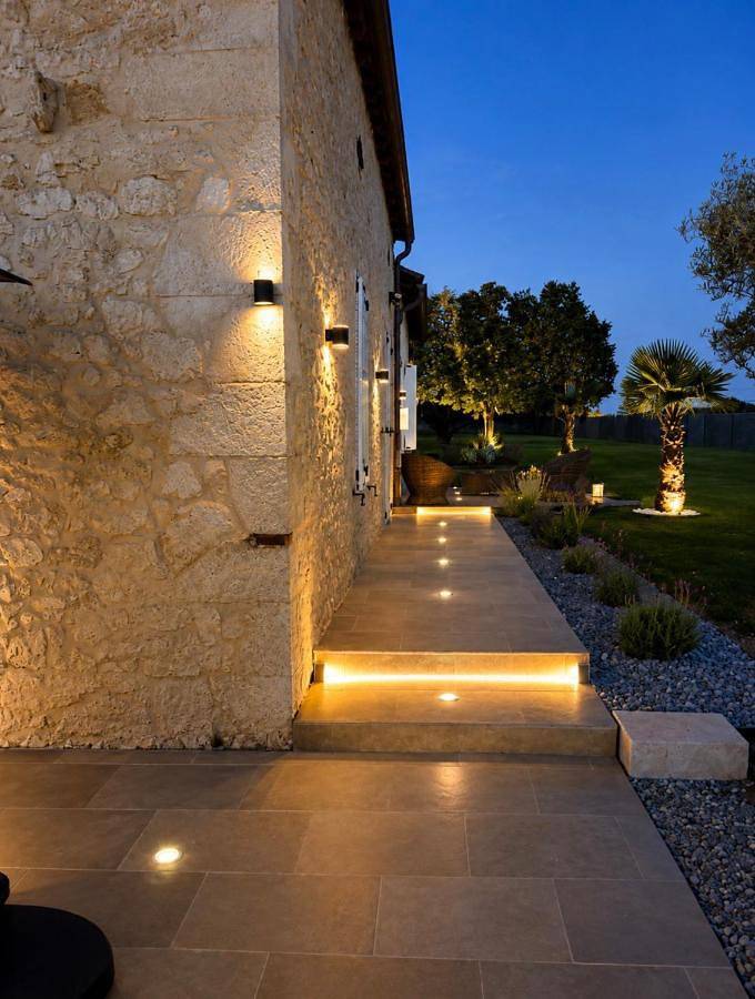 Location de vacances pour 8 personnes, avec jardin ainsi que vue et piscine à Duras - 2
