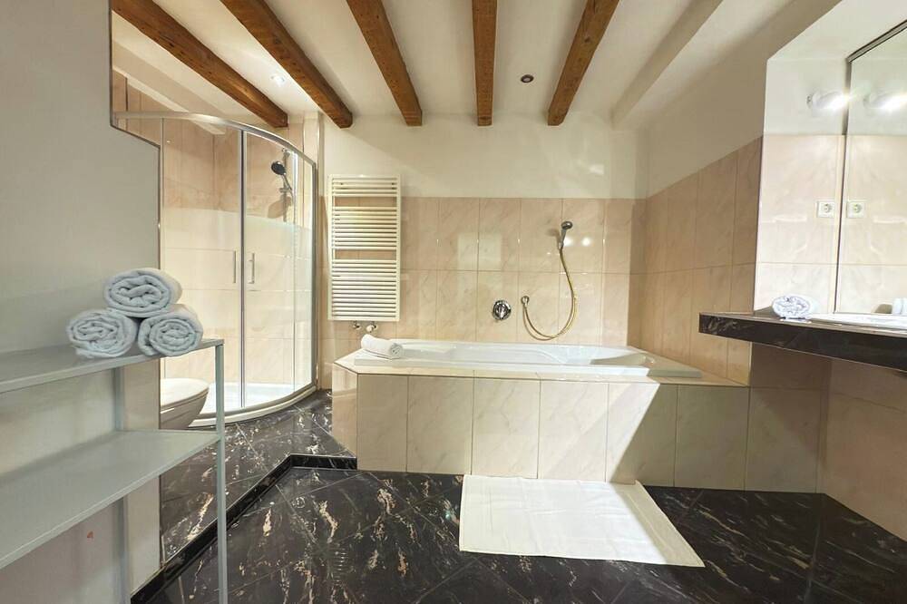 Ganze Wohnung, Scharnhäusle 2- Große Wohnung mit Badewanne&Balkon in Ostfildern, Landkreis Esslingen