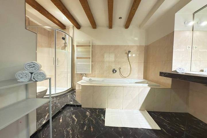 Ganze Wohnung, Scharnhäusle 2- Große Wohnung mit Badewanne&Balkon in Ostfildern, Landkreis Esslingen