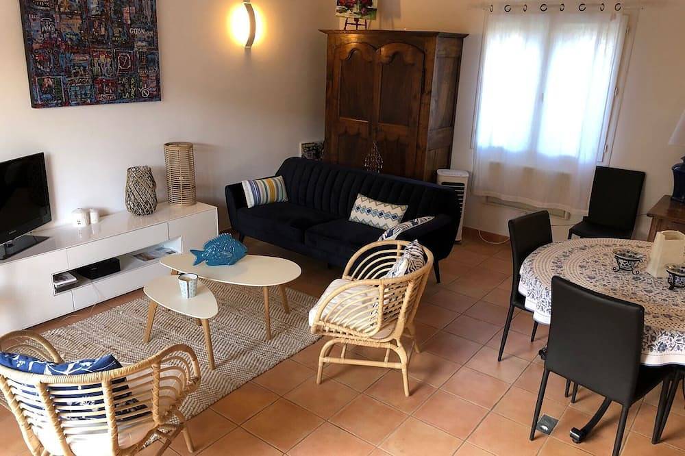 A charming vacation home in a pretty Provencal village in La Cadière-d'Azur, Toulon regio