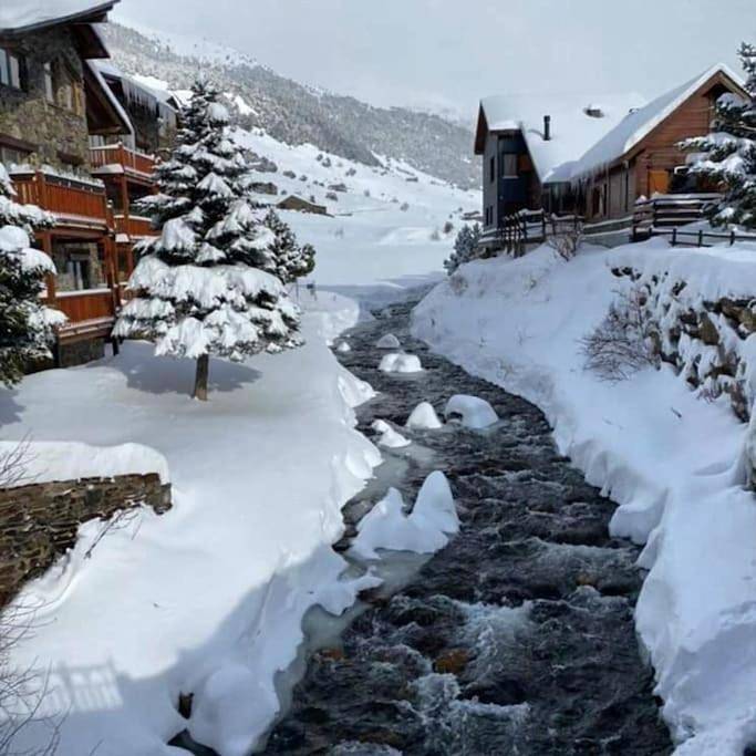 Gîte pour 2 personnes, avec vue ainsi que jardin et terrasse dans Incles - 3
