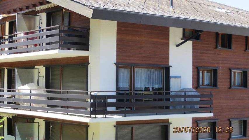 Vacation apartment for 6 people, with yard in Swiss Alps