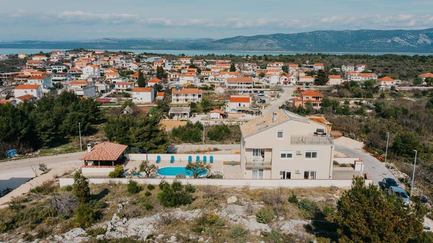 Villa pour 10 personnes, avec sauna et piscine ainsi que jacuzzi et jardin, adapté aux familles à Drage (Pakoštane) - 3
