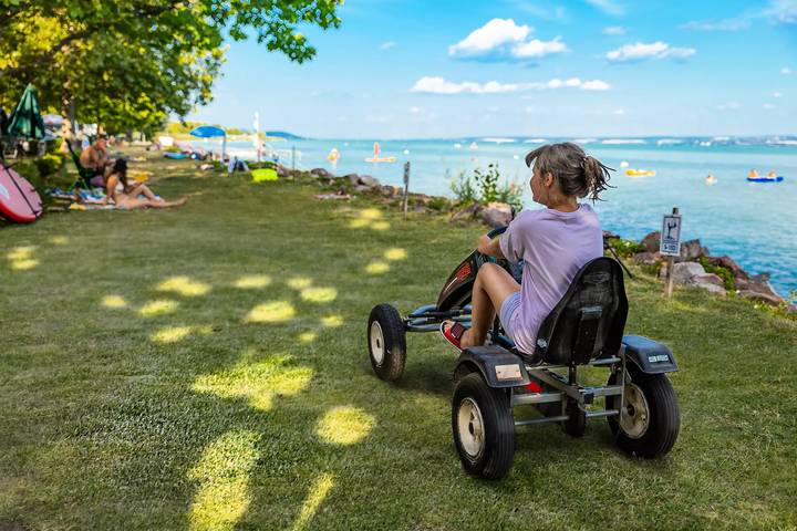 Camping für 4 Personen, mit Terrasse und Pool, mit Haustier am Balaton - 3