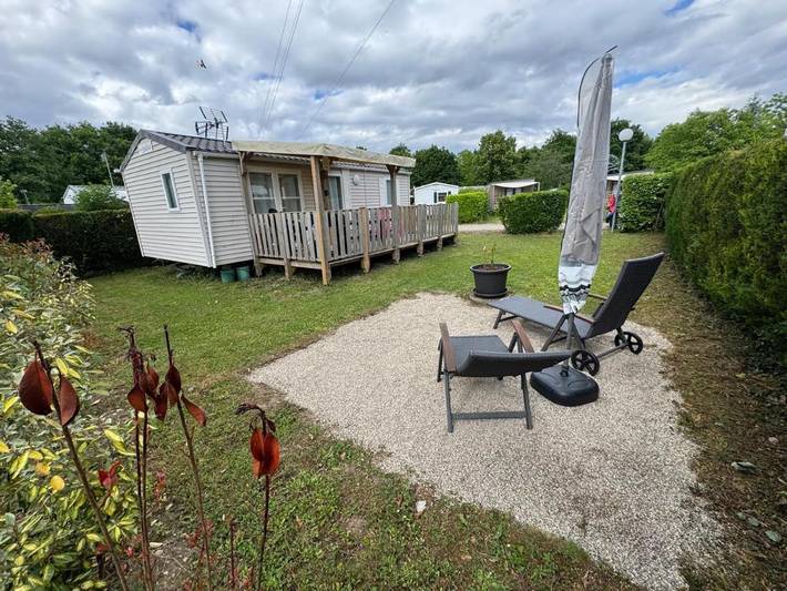 Camping pour 4 personnes, avec piscine et jardin ainsi que vue et bassin pour enfant, animaux acceptés