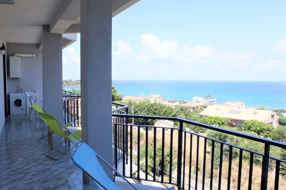 Apartamento entero, Apartment-1 With 2 Rooms-Near The Sea-Private Parking-Panoramic View in Cefalú, Cefalù (Municipio)