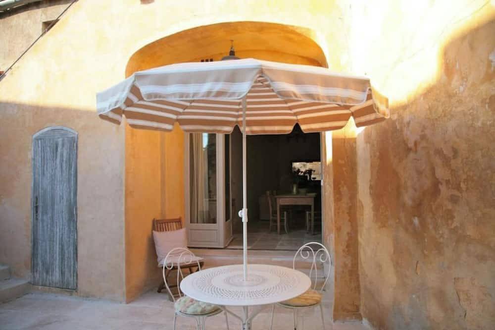 Appartement entier, The Music Room – a lovely 2 pers. studio in Lourmarin village with terrace in Lourmarin, Parc naturel régional du Luberon