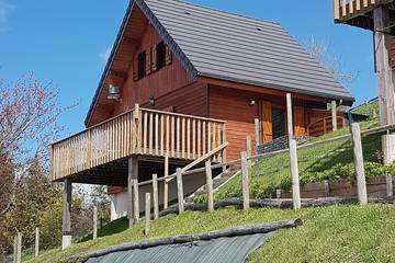 Maison de campagne pour 5 personnes, avec terrasse à Murat-le-Quaire