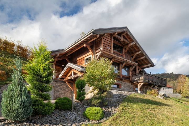 Vakantiehuis voor 12 personen, with Balkon and Whirlpool as well as Tuin and Sauna in La Bresse